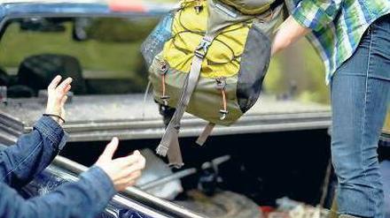 Helfende Hände. Freiwilligendienste bieten die Möglichkeit, sich in Naturschutz- und Entwicklungsprojekten zu engagieren.