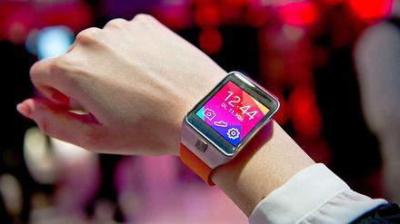 Google will angeblich im Oktober seine Smartwatch vorstellen. Samsung hat bereits ein Gerät auf dem Markt.