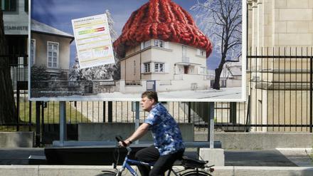 Seit 2008 müssen Wohnungseigentümer bei Verkauf oder Vermietung einen Energieausweis für Gebäude vorlegen. Mit Sanierungen sind sie aber oft finanziell überfordert.