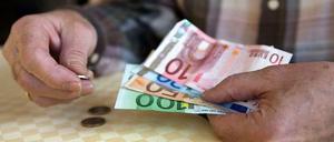 In die eigene Tasche fließt das erarbeitete Geld ab heute - zumindest rechnerisch, hat der Bund der Steuerzahler ermittelt. 