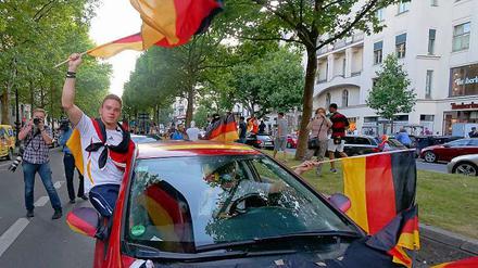 Was wäre ein deutscher Sieg ohne Autokorso am Ku'damm?