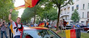 Was wäre ein deutscher Sieg ohne Autokorso am Ku'damm?