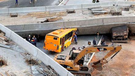 Zwei Menschen starben nach dem Einsturz einer Brücke in Belo Horizonzte, darunter eine Busfahrerin.
