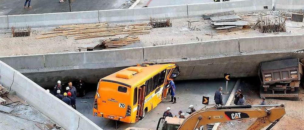 Zwei Menschen starben nach dem Einsturz einer Brücke in Belo Horizonzte, darunter eine Busfahrerin.