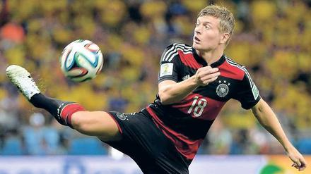 Leicht und doch auch dynamisch ist das Spiel von Toni Kroos.