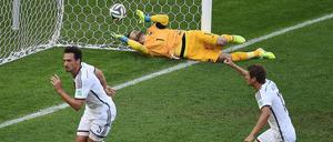 Der frühe Moment der Entscheidung. Mats Hummels dreht nach seinem Kopfballtor jubelnd ab.