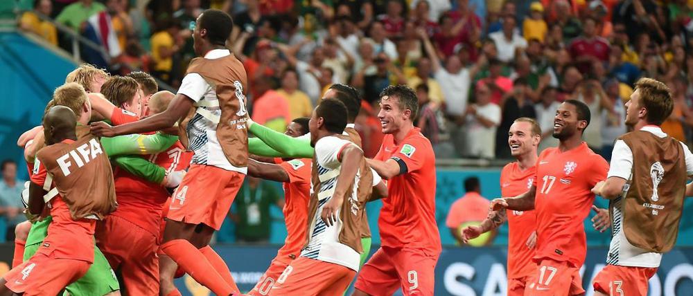 Erlösung: Die Niederlande jubeln nach dem letzten gehaltenen Elfmeter.