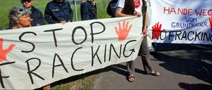 Wie hier in Saal in Mecklenburg-Vorpommern sind viele Menschen in Deutschland gegen Fracking - dadurch bleibt Deutschland von Russland abhängig, meint unser Autor.