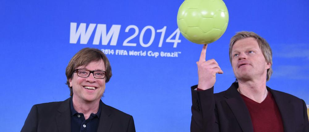 Der ZDF-Live-Reporter Bela Rethy (l) und der ZDF-Fußball-Experte Oliver Kahn.
