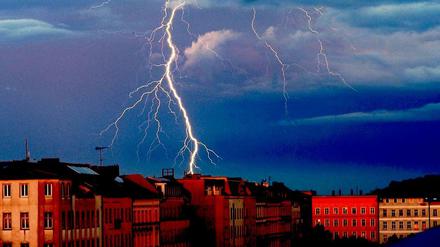 Blitz und Donner. In Berlin Brandenburg werden schwere Gewitter erwartet.