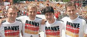 Erinnerungsfoto. Zur WM 2006 in Deutschland gab es auf dem 17. Juni eine große Party für die Mannschaft. 