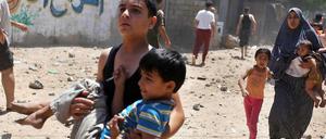Die Hamas feuert Raketen auf Israel. Das israelische Militär feuert Raketen auf Gaza. Und wir schauen Fußball. Ist das Okay? 