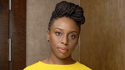 Chimamanda Ngozi Adichie , 36, wurde in Nigeria geboren. Nach dem Studium an der Yale University begann sie, Romane zu schreiben. Ihr dritter, "Americanah", erschien gerade auf Deutsch - er wurde vergangenes Jahr vom "National Book Critic Circle" als bestes Buch ausgezeichnet. Sie lebt mit ihrem Mann in den USA und in Nigeria.
