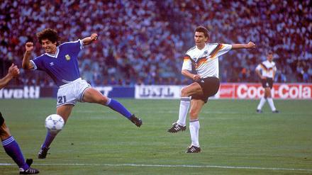 Auge drauf. Klaus Augenthaler schießt im WM-Finale 1990 aufs Tor. Der 1:0-Sieg gegen Argentinien war sein letztes von 27 Länderspielen.