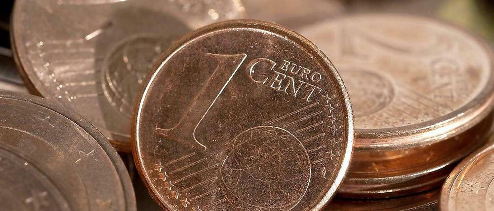 Magere Rendite. Selbst wenn man sein Geld für ein Jahr oder länger anlegt, bekommt man aktuell wenig mehr Zinsen als für täglich verfügbare Spareinlagen.
