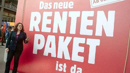Arbeitsministerin Andrea Nahles stellt das Paket vor.
