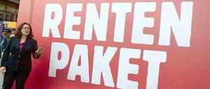 Arbeitsministerin Andrea Nahles stellt das Paket vor.