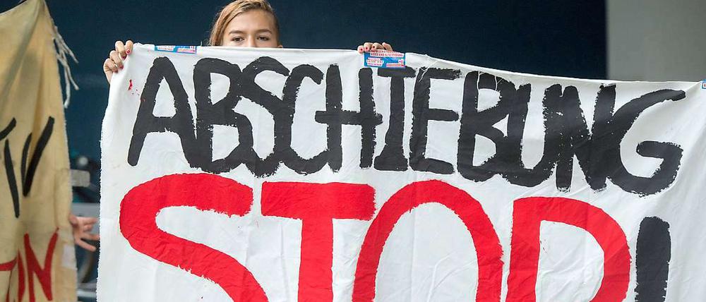 Bereits am Mittwoch hatten Flüchtlinge den Fernsehturm besetzt.
