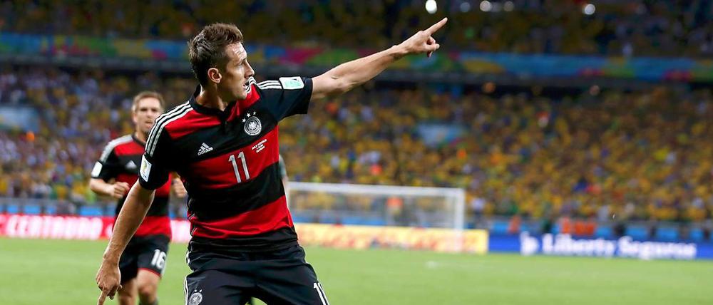 Miroslav Klose will mit Deutschland jetzt endlich den Titel - doch das Jahrhundertspiel der WM ist schon vorbei.