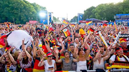 Es wird voll in der Stadt. Nicht nur für die Fanmeile kommen viele Menschen an diesem Wochenende nach Berlin. 
