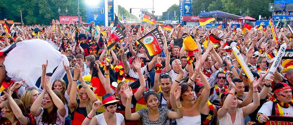 Es wird voll in der Stadt. Nicht nur für die Fanmeile kommen viele Menschen an diesem Wochenende nach Berlin.
