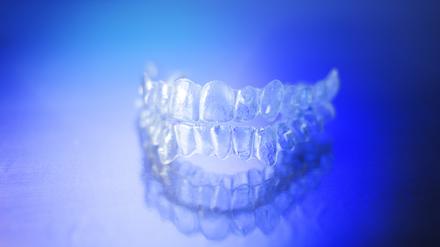 Transparente Aligner sind vor allem für Erwachsene attraktiv. 