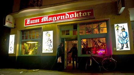 Is' hier schön? Der Weddinger "Magendoktor" soll sich zuletzt von der klassischen Kneipe zum Szene-Treff gemausert haben.