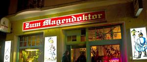 Is' hier schön? Der Weddinger "Magendoktor" soll sich zuletzt von der klassischen Kneipe zum Szene-Treff gemausert haben.