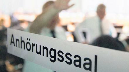 Noch ein Spionagefall. Der NSA-Untersuchungsausschuss des Bundestags arbeitet schon eine Weile, nun will auch das Parlamentarische Kontrollgremium, das die Geheimdienste beaufsichtigt, Klärung haben.