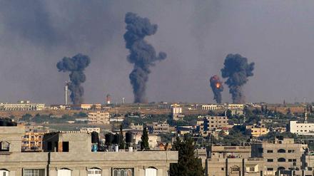 Israelis greifen Gazastreifen an.