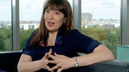 Liane Buchholz (49) ist seit Anfang des Jahres Hauptgeschäftsführerin des Verbands öffentlicher Banken (VÖB). Der Verband vertritt die Interessen von 62 Geldinstituten – darunter alle Landesbanken sowie die bundes- und ländereigenen Förderinstitute wie die Investitionsbank Berlin. Buchholz kommt aus der Wissenschaft. Sie war Professorin für Betriebswirtschaftslehre der Banken an der Hochschule für Wirtschaft und Recht in Berlin und leitete die Management-Akademie der Sparkassen-Finanzgruppe. Mitte der 90er Jahre hat sie ein IT- und Beratungsunternehmen für Banken gegründet. Buchholz ist verheiratet und hat einen Sohn.