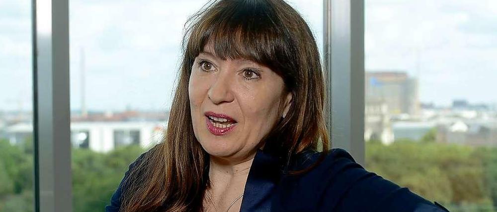 Liane Buchholz (49) ist seit Anfang des Jahres Hauptgeschäftsführerin des Verbands öffentlicher Banken (VÖB). Der Verband vertritt die Interessen von 62 Geldinstituten – darunter alle Landesbanken sowie die bundes- und ländereigenen Förderinstitute wie die Investitionsbank Berlin. Buchholz kommt aus der Wissenschaft. Sie war Professorin für Betriebswirtschaftslehre der Banken an der Hochschule für Wirtschaft und Recht in Berlin und leitete die Management-Akademie der Sparkassen-Finanzgruppe. Mitte der 90er Jahre hat sie ein IT- und Beratungsunternehmen für Banken gegründet. Buchholz ist verheiratet und hat einen Sohn.