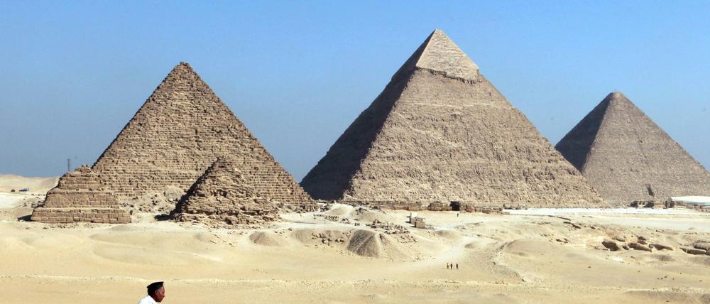 Die Pyramiden sind ein beliebtes Reiseziel bei Touristen.