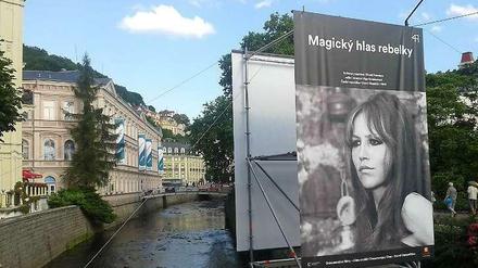 Alte Pracht, alte Wunden. Marta Kubisova, der das Dokumentarfilmplakat gilt, hatte in der kommunistischen Tschechoslowakei 20 Jahre Auftrittsverbot.