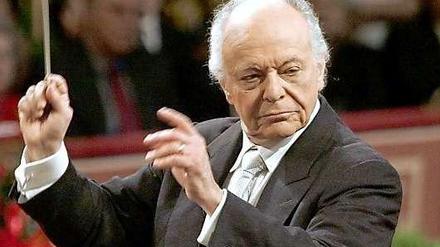 Unbedingt elegant: Maazel beim Wiener Neujahrskonzert, 2005.