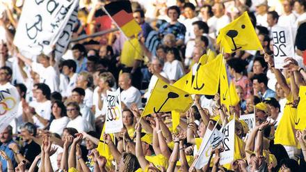 Umsonst gejubelt. Die Begeisterung dieser Fans für Olympia 2000 in Berlin blieb seinerzeit erfolglos. Vielleicht klappt’s ja im nächsten Anlauf. 