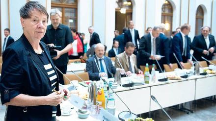 Runder Tisch mit Ecken. Barbara Hendricks bei ihrem Spitzentreffen am Donnerstag in Berlin.