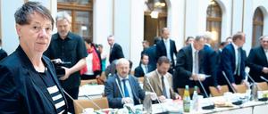 Runder Tisch mit Ecken. Barbara Hendricks bei ihrem Spitzentreffen am Donnerstag in Berlin. 