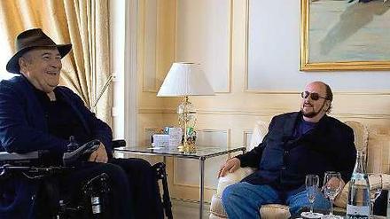 James Toback (Mitte) und Alec Baldwin treffen Bernardo Bertolucci (links) in Cannes.