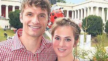 Hatte seine Frau Lisa nicht dabei. Nationalspieler Thomas Müller.