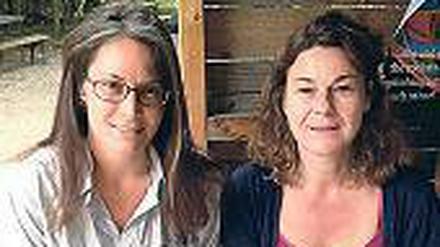 Katja von Helldorff und Simone Kellerhoff vermitteln Materialien.