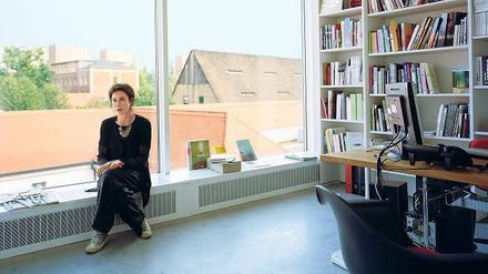 Künstlerische Direktorin lautet Hortensia Völckers’ Titel. Ihr Job ist vor allem eine Moderationsleistung zwischen Kultur und Politik – von ihrem Büro in Halle aus.