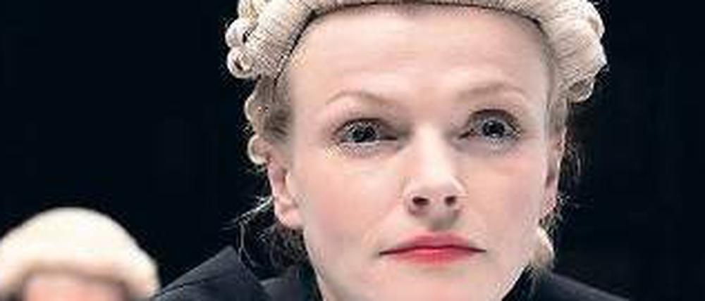 Sehr akribisch: Die ambitionierte Anwältin Martha Costello (Maxine Peake) .