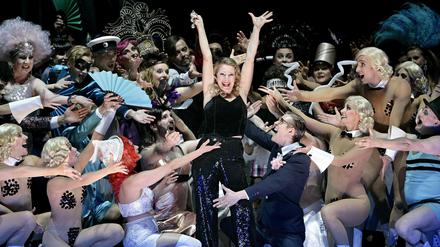 Dagmar Manzel in Koskys Inszenierung der Jazzoperette "Ball im Savoy"