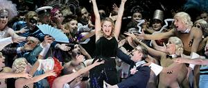 Dagmar Manzel in Koskys Inszenierung der Jazzoperette "Ball im Savoy"