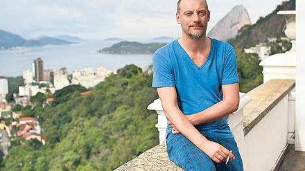 Bei der WM obenauf. Till Harter hat sich an diesem Sehnsuchtsort für vier Wochen eingemietet, um während der WM in Santa Teresa, Rio de Janeiro, Partys zu veranstalten. Plätze, sagt er, müssen Sinn ergeben. Und Rio zur WM, das ergab Sinn. 