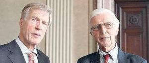Zu den Töchtern und Söhnen des Widerstands gehören auch Axel Smend (l.) und Alfred von Hofacker. Sie besuchen den Raum des ehemaligen Volksgerichtshofs, in dem ihre Väter im Zusammenhang mit dem 20. Juli von Richter Freisler zum Tode verurteilt wurden. 