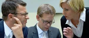 Zschäpe hatte am Mittwoch überraschend den Richtern mitgeteilt, sie habe kein Vertrauen mehr zu ihren drei Pflichtverteidigern Wolfgang Stahl, Wolfgang Heer und Anja Sturm (v. l. n. r.).