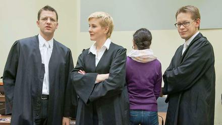 Beate Zschäpe (2. von rechts) und ihre Anwälte Wolfgang Stahl, Anja Sturm und Wolfgang Heer.