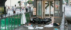 Drei Menschen warteten auf den Aufzug, als sie vom Motorrad getroffen wurden.